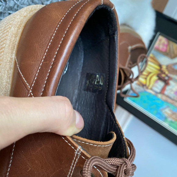 B2 Leather Lace-Up Shoes - Picture 9 of 11